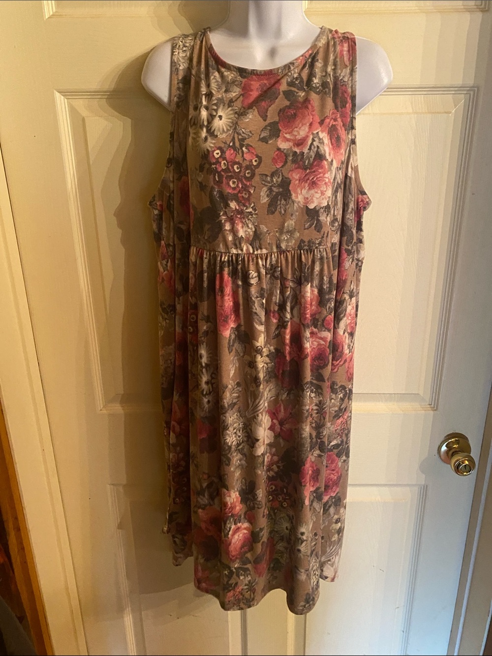 Emerald Floral Sleeveless Midi Dress in Taupe and Rose